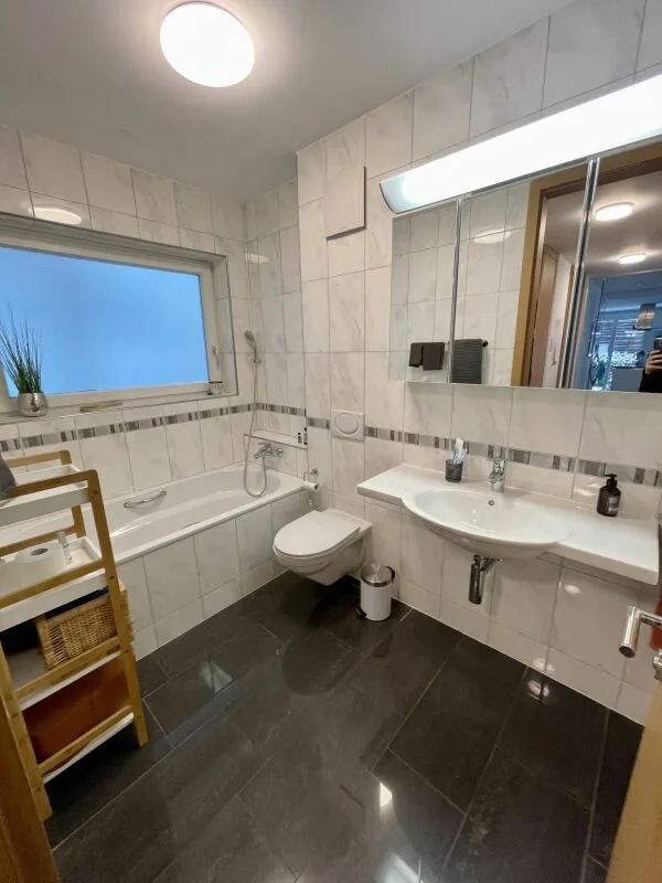 Appartement spacieux 3.5 pièces avec espace de jardin dans un quartier résidentiel calme – photo 5 sur 7