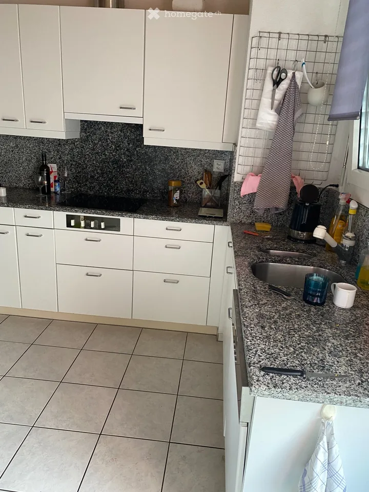 Zimmer in einer grossen Wohnung, kein Studio – Foto 3 von 3