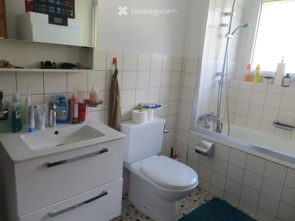 Günstige 3.5-Zimmerwohnung mit Balkon in Domat/Ems – Foto 3 von 4