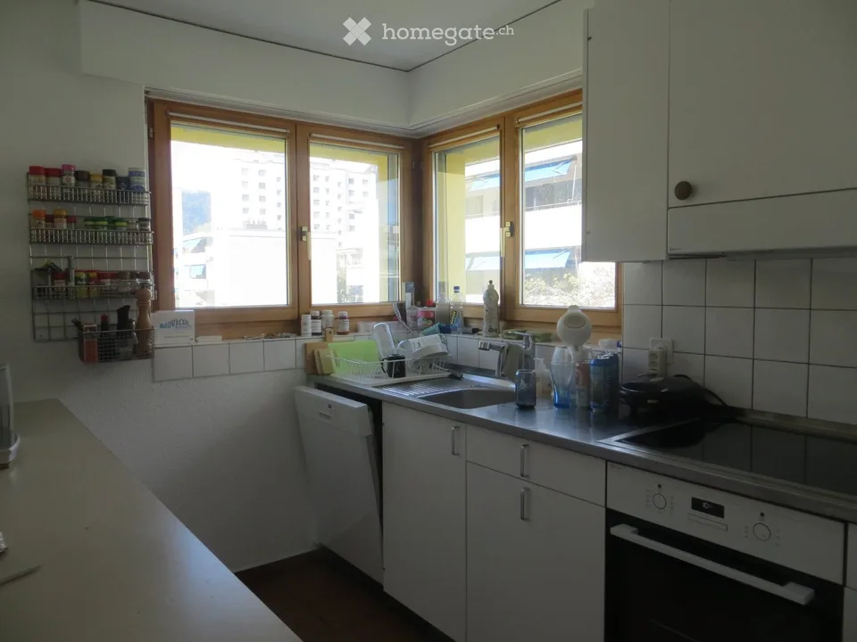 Günstige 3.5-Zimmerwohnung mit Balkon in Domat/Ems – Foto 2 von 4
