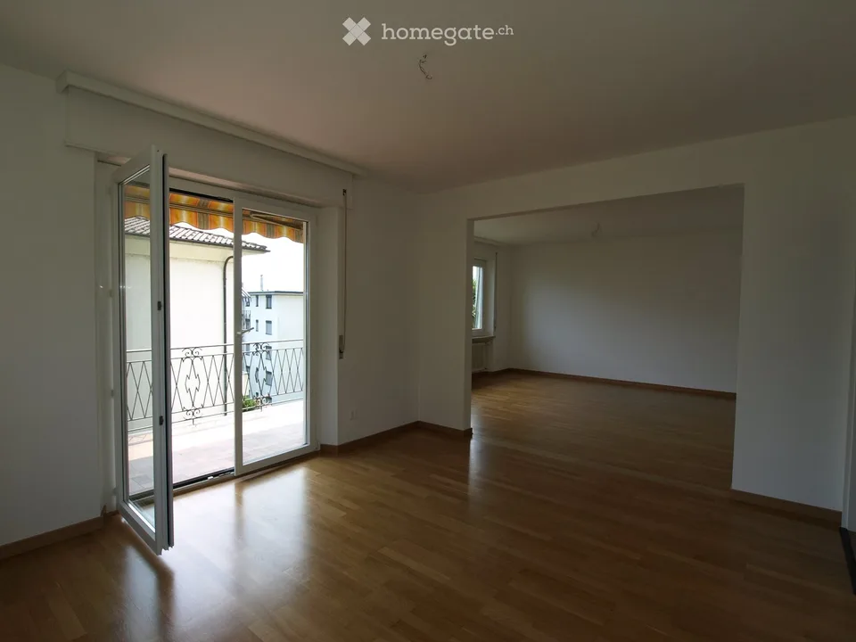 Miete 2.5 Zimmer im 2. Stock in ruhiger Lage mit Seeblick – Foto 3 von 13