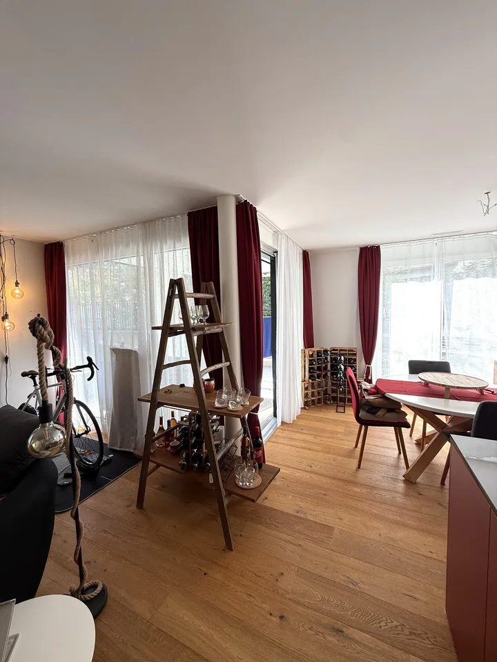 Moderne 3.5-Zimmer-Wohnung im Erdgeschoss an zentraler Lage in Siebnen – Foto 4 von 14