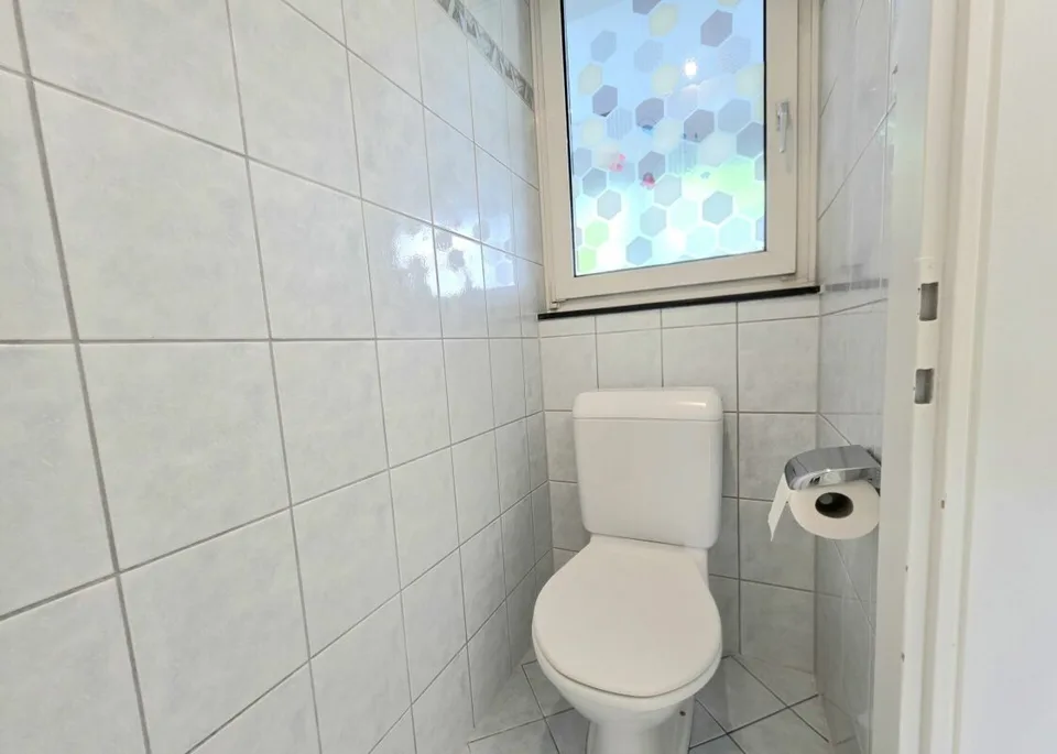 Vivre sur deux niveaux ! Charmante maisonette de 3,5 pièces avec vue sur la verdure – photo 12 sur 16
