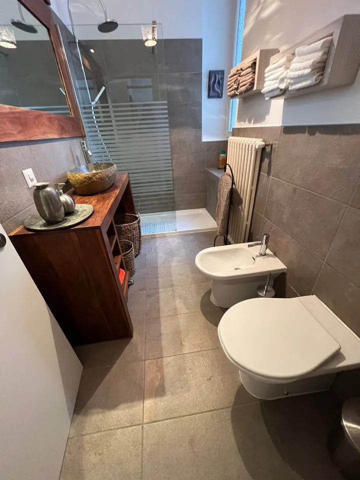 Chiasso, elegante e recente ufficio con posto auto coperto – foto 9 di 10
