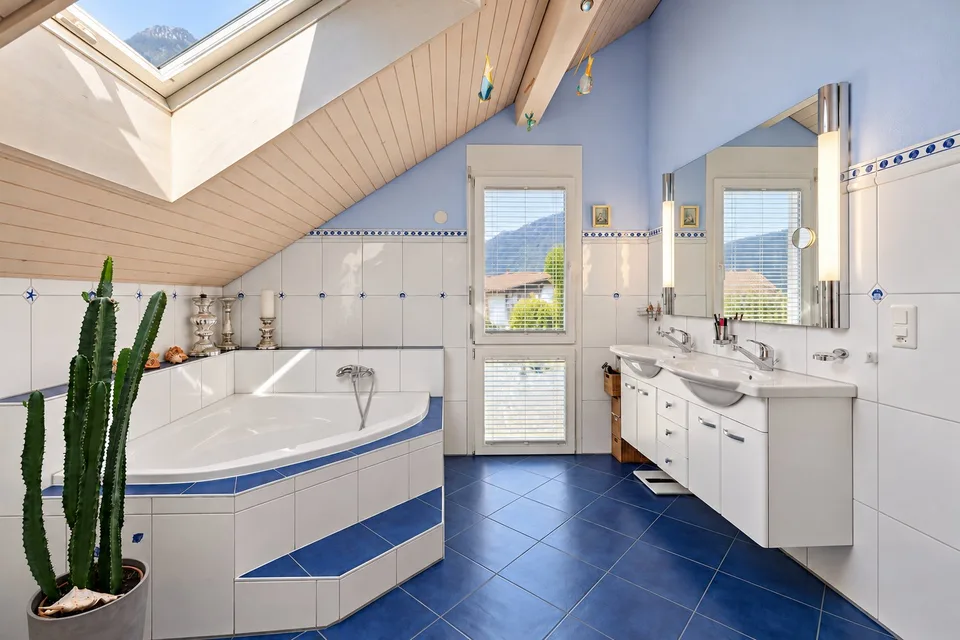 Ampio appartamento-maisonnette di 7,5 locali vicino al lago – foto 6 di 8