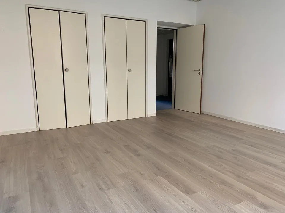 PALAZZINA DI UFFICI A REDDITO POSSIBILE ACQUISTO PER CITTADINI STRANIERI NON RESIDENTI IN SVIZZERA – foto 13 di 30