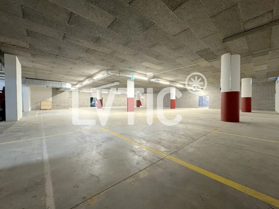 Kleines unabhängiges Gebäude von 305 m2 & Lager von 620 m2 zu vermieten in Bex – Foto 5 von 10