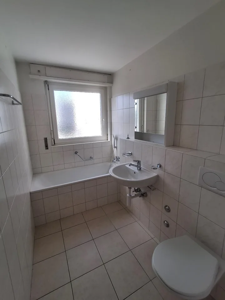 Appartement 3.5 pièces lumineux avec balcon à La Chaux-de-Fonds – photo 4 sur 6