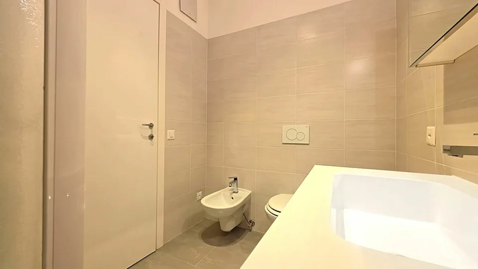 Helles Apartment mit Terrasse, nahe der Universität und dem Zentrum von Lugano – Foto 8 von 14