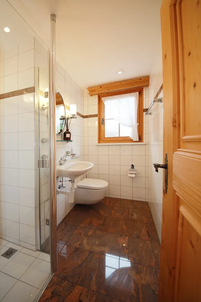 3.5-Room Top Apartment (115 m2) in Charming Chalet with Sauna - Klosters Platz – photo 16 of 22