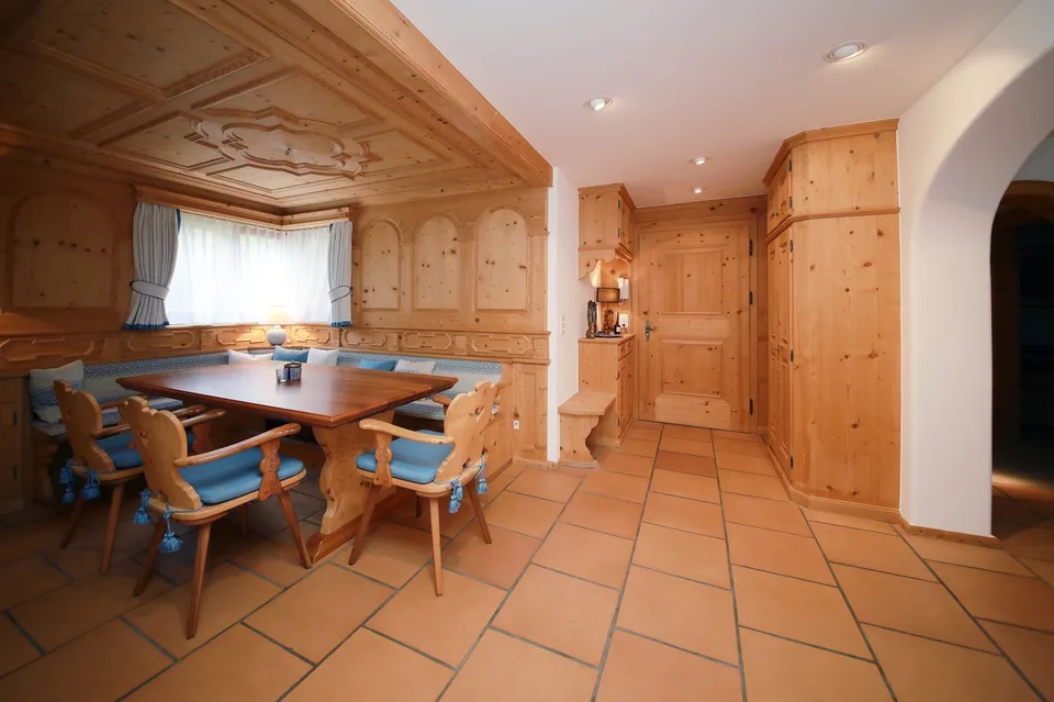 3.5-Room Top Apartment (115 m2) in Charming Chalet with Sauna - Klosters Platz – photo 2 of 22