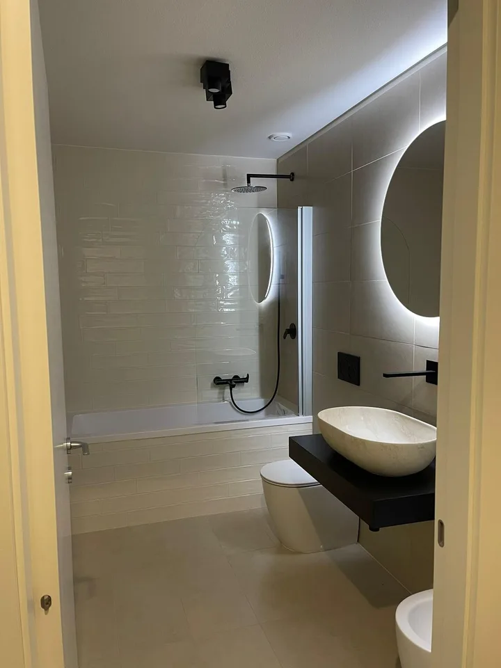Lugano Zentrum, helles Apartment mit großer Terrasse, Keller, Parkplatz – Foto 12 von 15