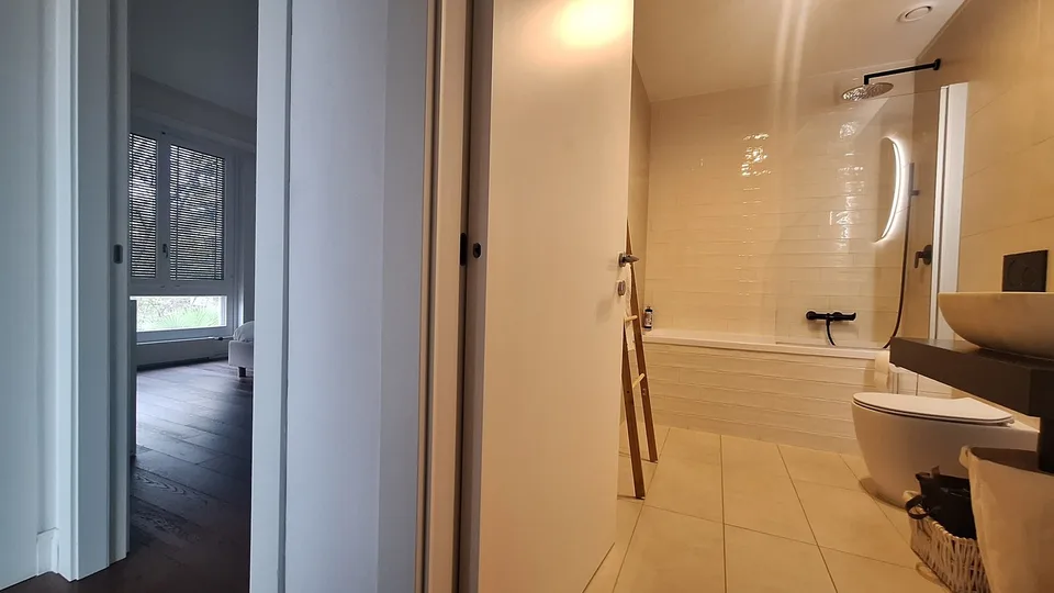 Lugano Zentrum, helles Apartment mit großer Terrasse, Keller, Parkplatz – Foto 8 von 15