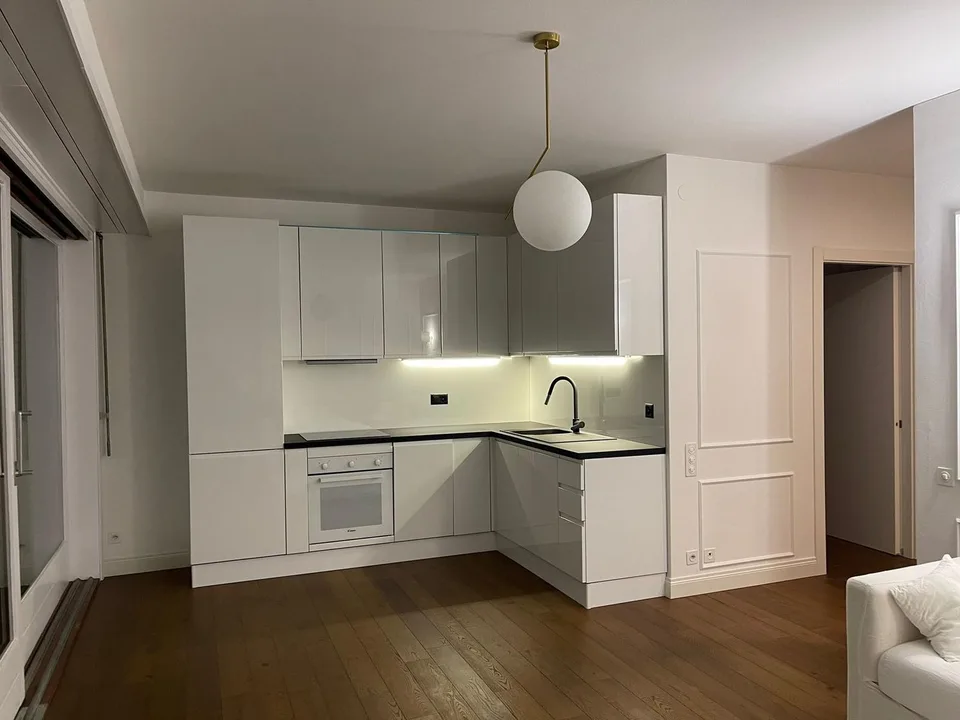 Lugano Zentrum, helles Apartment mit großer Terrasse, Keller, Parkplatz – Foto 13 von 15