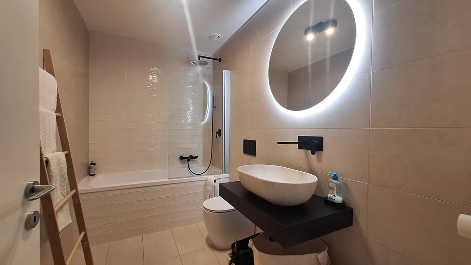 Lugano Zentrum, helles Apartment mit großer Terrasse, Keller, Parkplatz – Foto 9 von 15