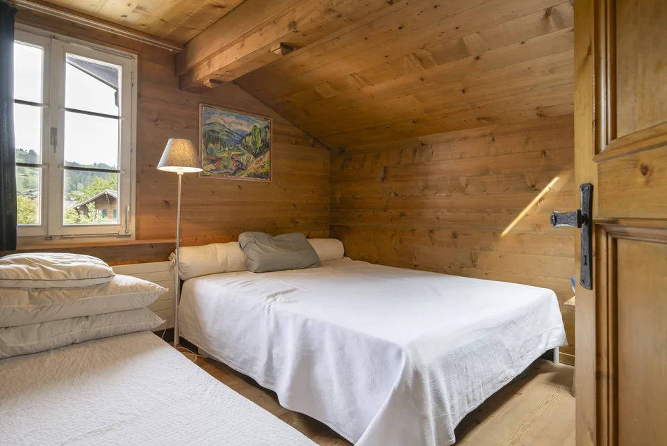 CASA STORICA RESIDENZIALE E COMMERCIALENEL CUORE DI ZWEISIMMEN – foto 4 di 13