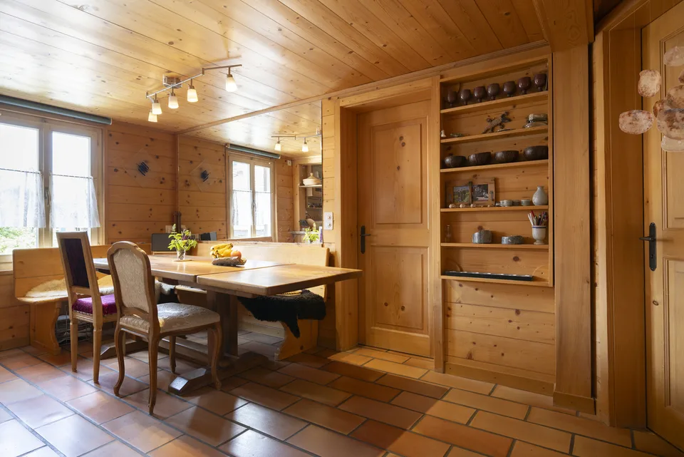 CASA STORICA RESIDENZIALE E COMMERCIALENEL CUORE DI ZWEISIMMEN – foto 6 di 13