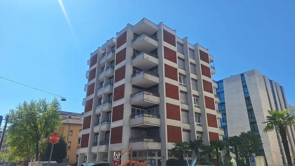 Lugano Zentrum, Al Piano Attico, loc 2,5, Terrasse, Balkon, überdachter Parkplatz – Foto 4 von 14