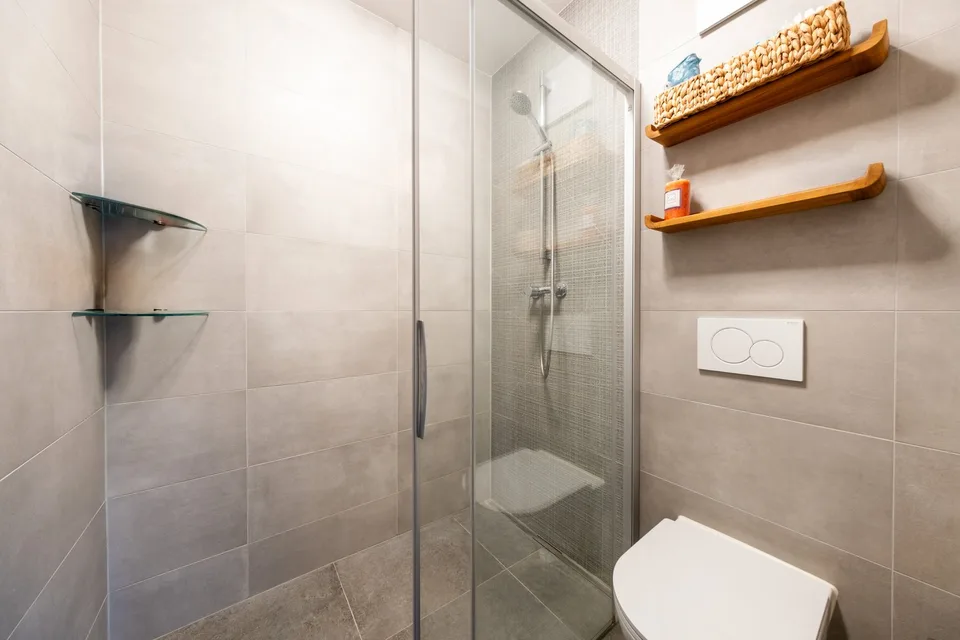 Ampio appartamento di 3.5 locali con balcone e galleria – foto 8 di 13
