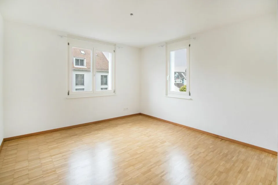 5.5-Zimmer-Dachmaisonettewohnung mit zwei Balkonen und einer Garagenbox – Foto 5 von 17