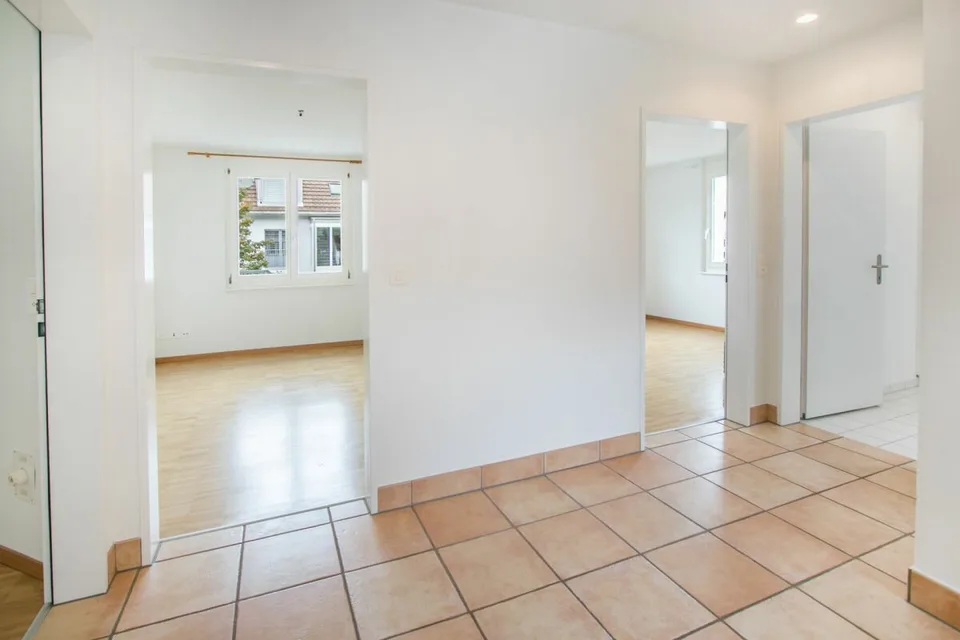 5.5-Zimmer-Dachmaisonettewohnung mit zwei Balkonen und einer Garagenbox – Foto 4 von 17