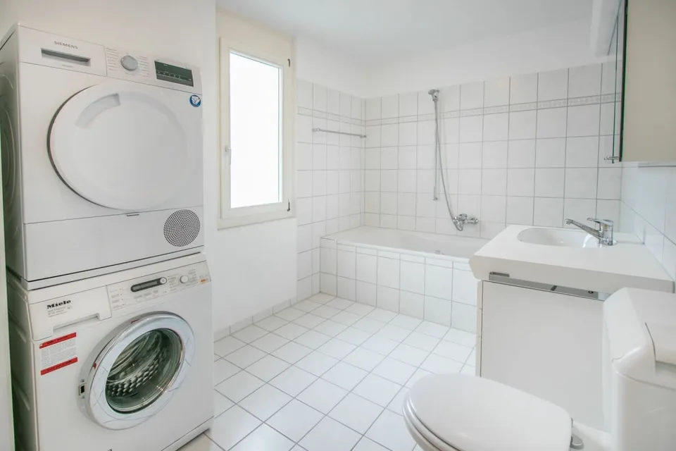 5.5-Zimmer-Dachmaisonettewohnung mit zwei Balkonen und einer Garagenbox – Foto 6 von 17