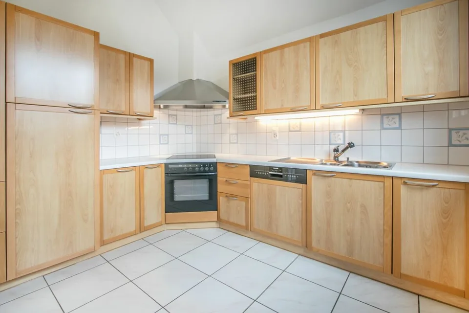 5.5-Zimmer-Dachmaisonettewohnung mit zwei Balkonen und einer Garagenbox – Foto 10 von 17
