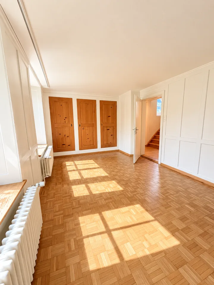Charmant maison de famille de 4,5 pièces avec jardin spacieux et vue magnifique sur les montagnes – photo 6 sur 16