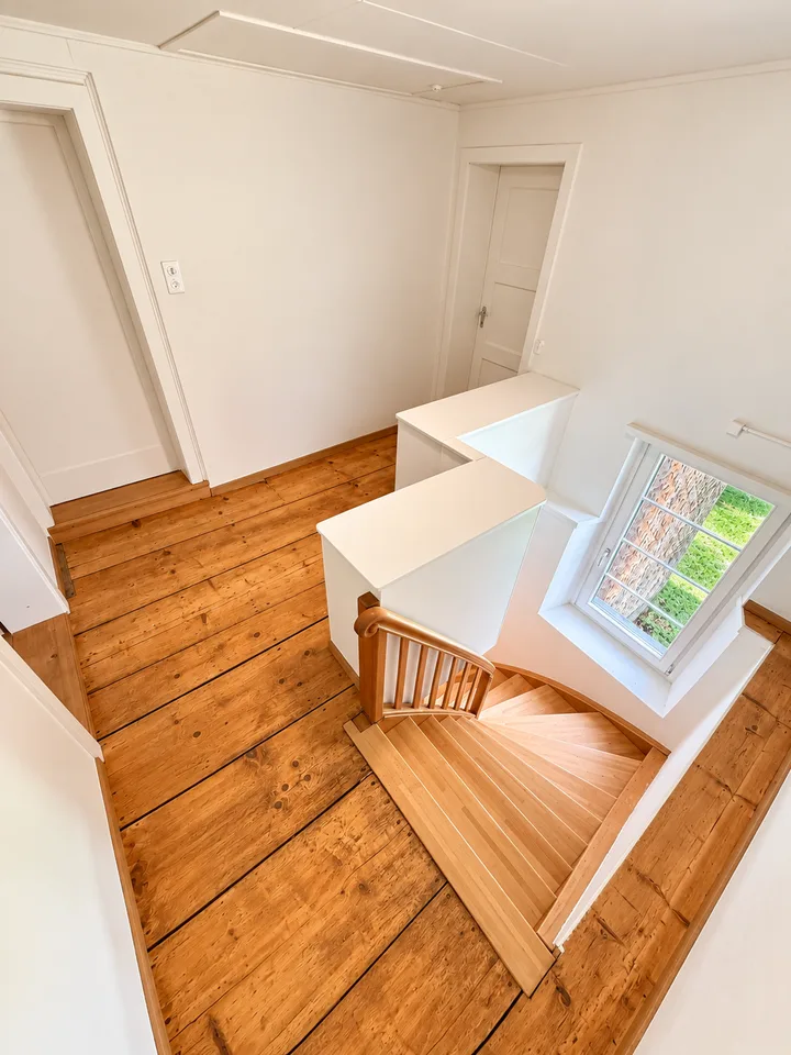 Charmant maison de famille de 4,5 pièces avec jardin spacieux et vue magnifique sur les montagnes – photo 10 sur 16