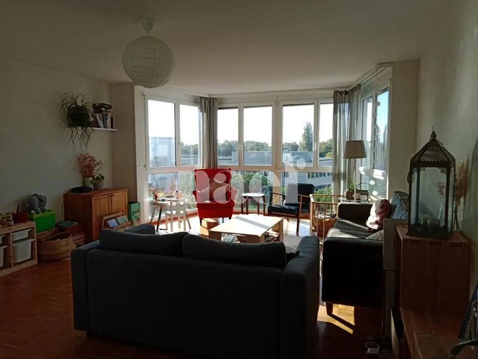 Wohnung mit 4.5 Zimmern, im 1. Stock – Foto 4 von 9