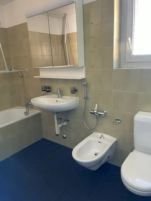 Attraktive 4 1/2-Zimmer-Wohnung mit Balkon, Bastelraum, Keller und 2 Garagenplätze (hintereinander) – Foto 6 von 6