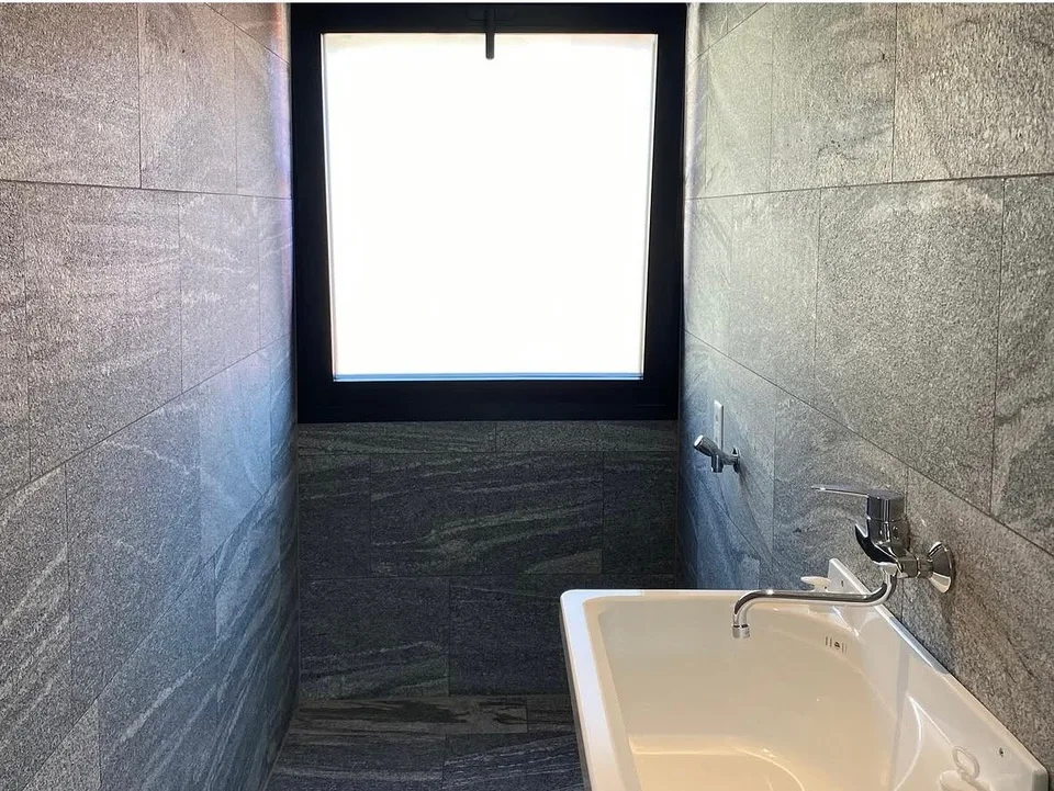 MONTE CARASSO - ÉLÉGANT 3.5 PIÈCES EN LOCATION – photo 10 sur 11