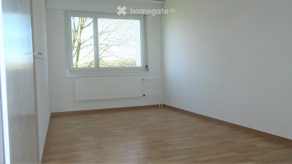 Helle 5-Zi-Wohnung angrenzend an Landwirtschaftszone mit verglastem Balkon in Mönchaltorf – Foto 10 von 18