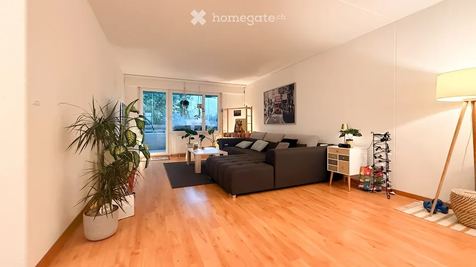 Helle 5-Zi-Wohnung angrenzend an Landwirtschaftszone mit verglastem Balkon in Mönchaltorf – Foto 3 von 18