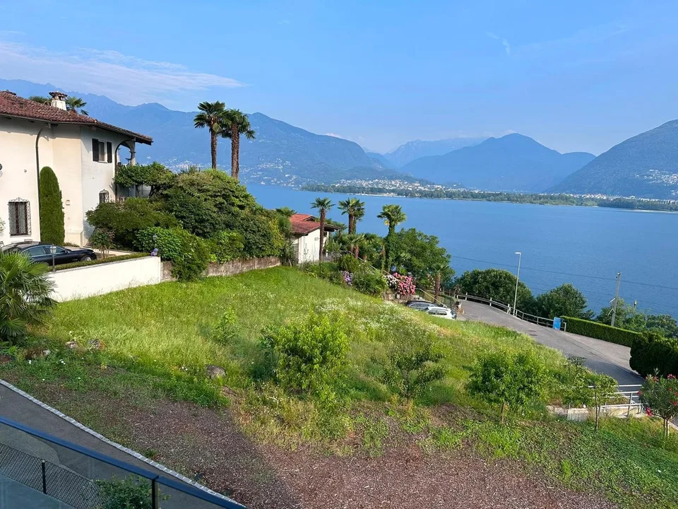 TERRENO UNICO CON VISTA MOZZAFIATO A 180° SUL LAGO MAGGIORE – foto 2 di 9