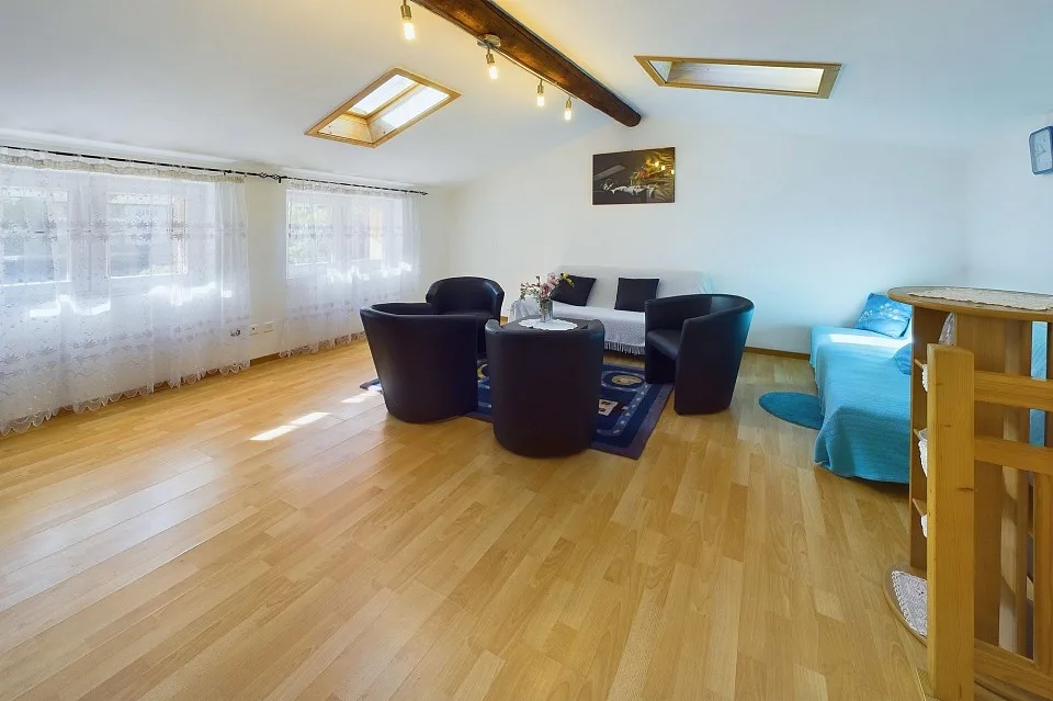 Luminosa casa di 5 12 locali anche residenza secondaria – Foto 2 von 2