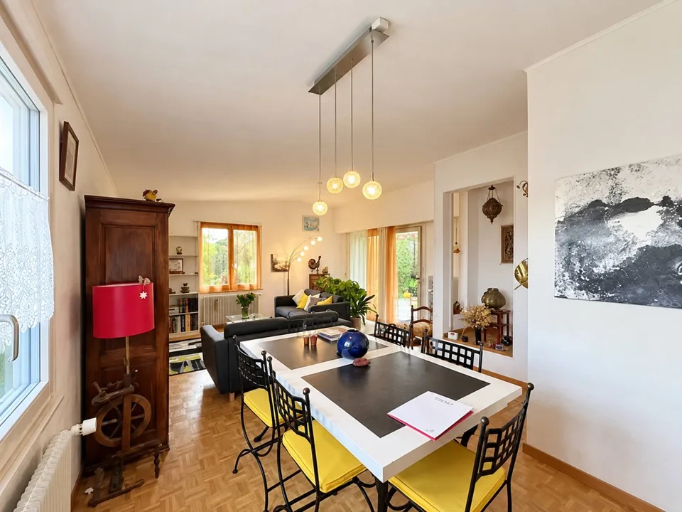 Einzelvilla mit schönem Garten in La Sarraz – Foto 3 von 13