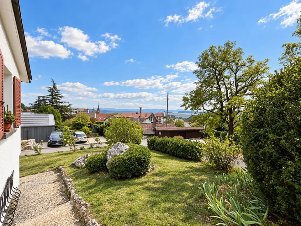 Einzelvilla mit schönem Garten in La Sarraz – Foto 8 von 13