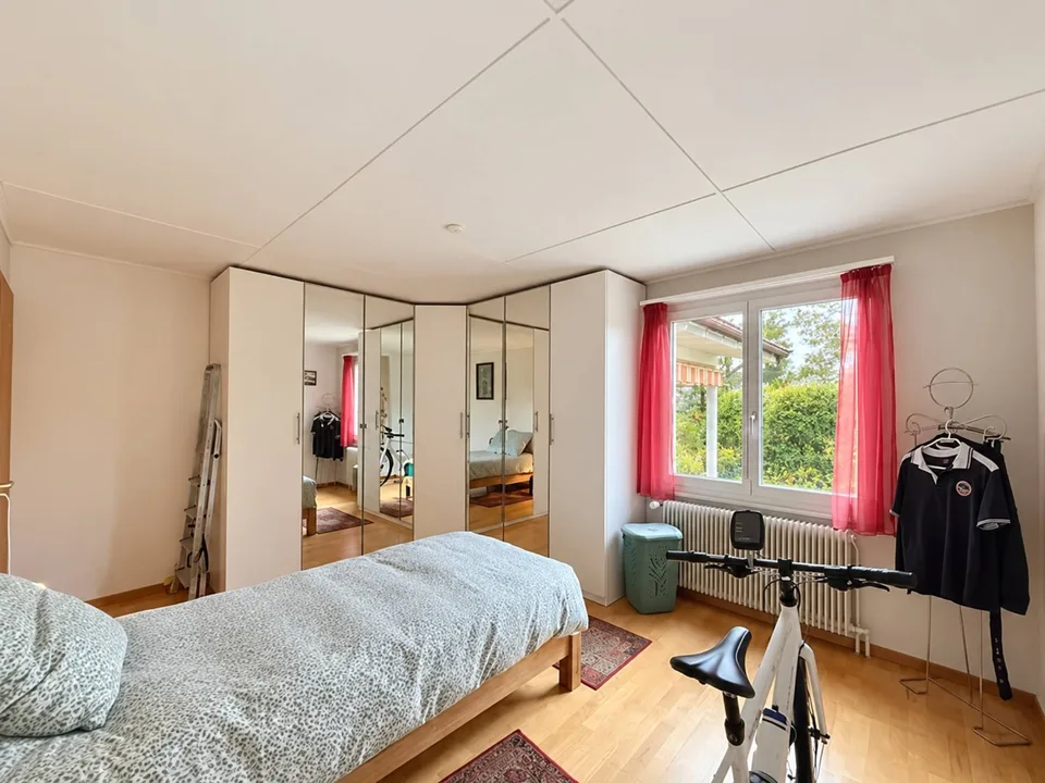 Einzelvilla mit schönem Garten in La Sarraz – Foto 12 von 13