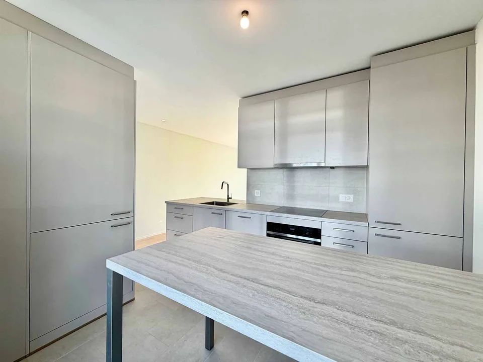 Beautiful new 3.5-room apartment with balcony – photo 5 of 10
