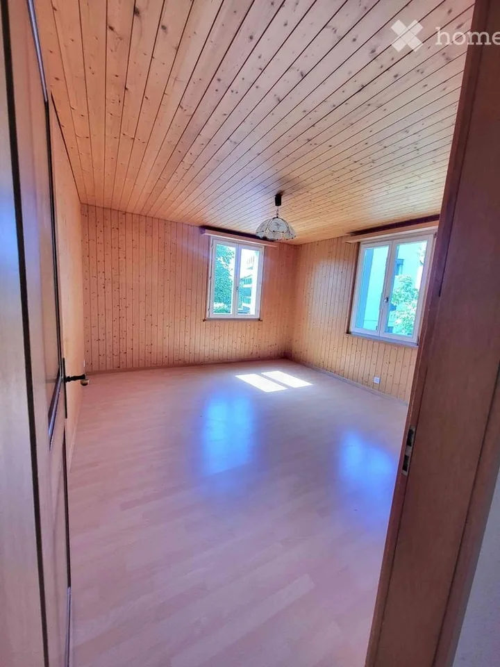 Heimelige 3.5 Zimmer Wohnung 1. OG – Foto 2 von 5