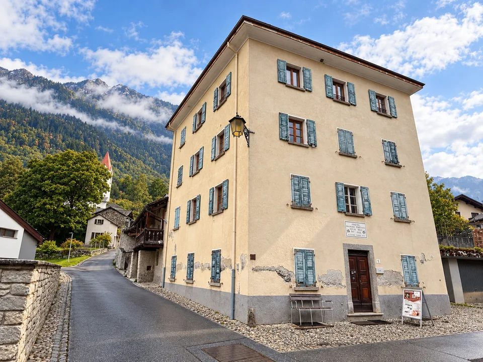 Historisches Wohnhaus mit drei Wohnungen – Foto 3 von 12