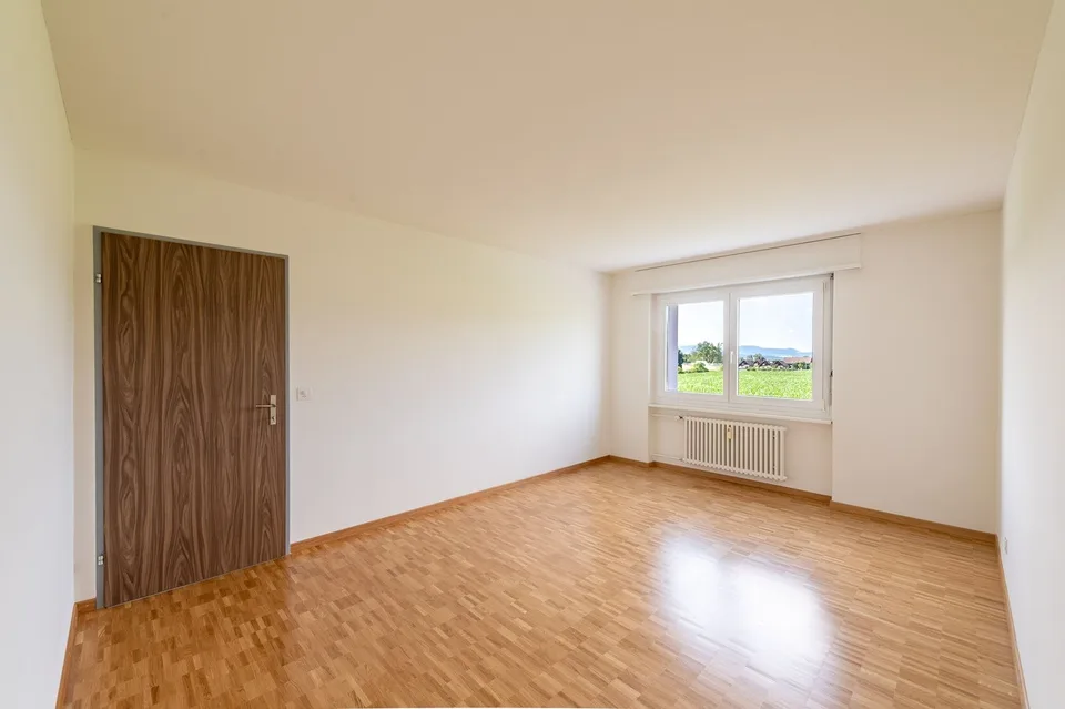 Helle 4.5 Zi-Wohnung mit Balkon und Parkettböden an ruhiger Lage – Foto 7 von 12