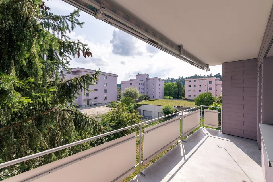 Helle 4.5 Zi-Wohnung mit Balkon und Parkettböden an ruhiger Lage – Foto 10 von 12