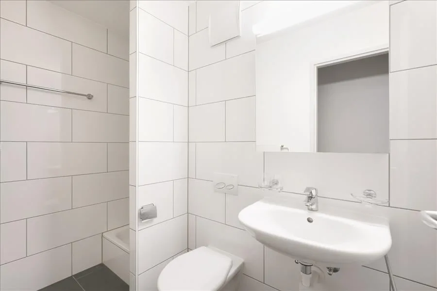 1-soggiorno luminoso con cucina integrata – foto 4 di 7