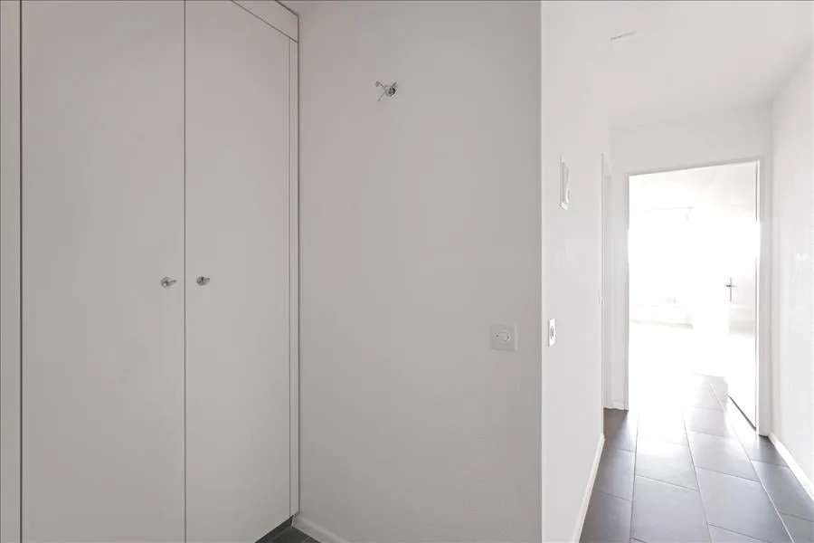 1-soggiorno luminoso con cucina integrata – foto 5 di 7