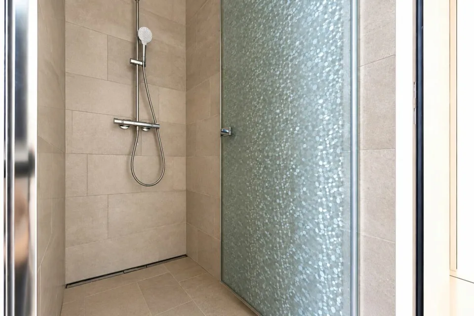 Appartement Minergie 3.5 pièces lumineux avec balcon spacieux et salle de loisirs – photo 10 sur 17
