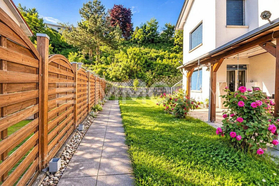 Grosszügige Dachwohnung mit schöner Aussicht – Foto 6 von 7