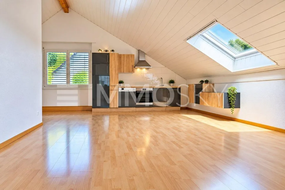 Grosszügige Dachwohnung mit schöner Aussicht – Foto 2 von 7