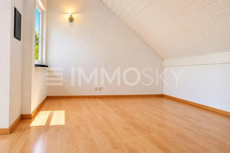 Grosszügige Dachwohnung mit schöner Aussicht – Foto 4 von 7